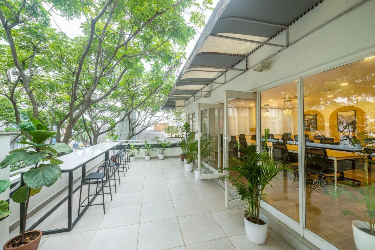 Olive Hotel Magrath By Embassy Group Bangalore Buitenkant foto