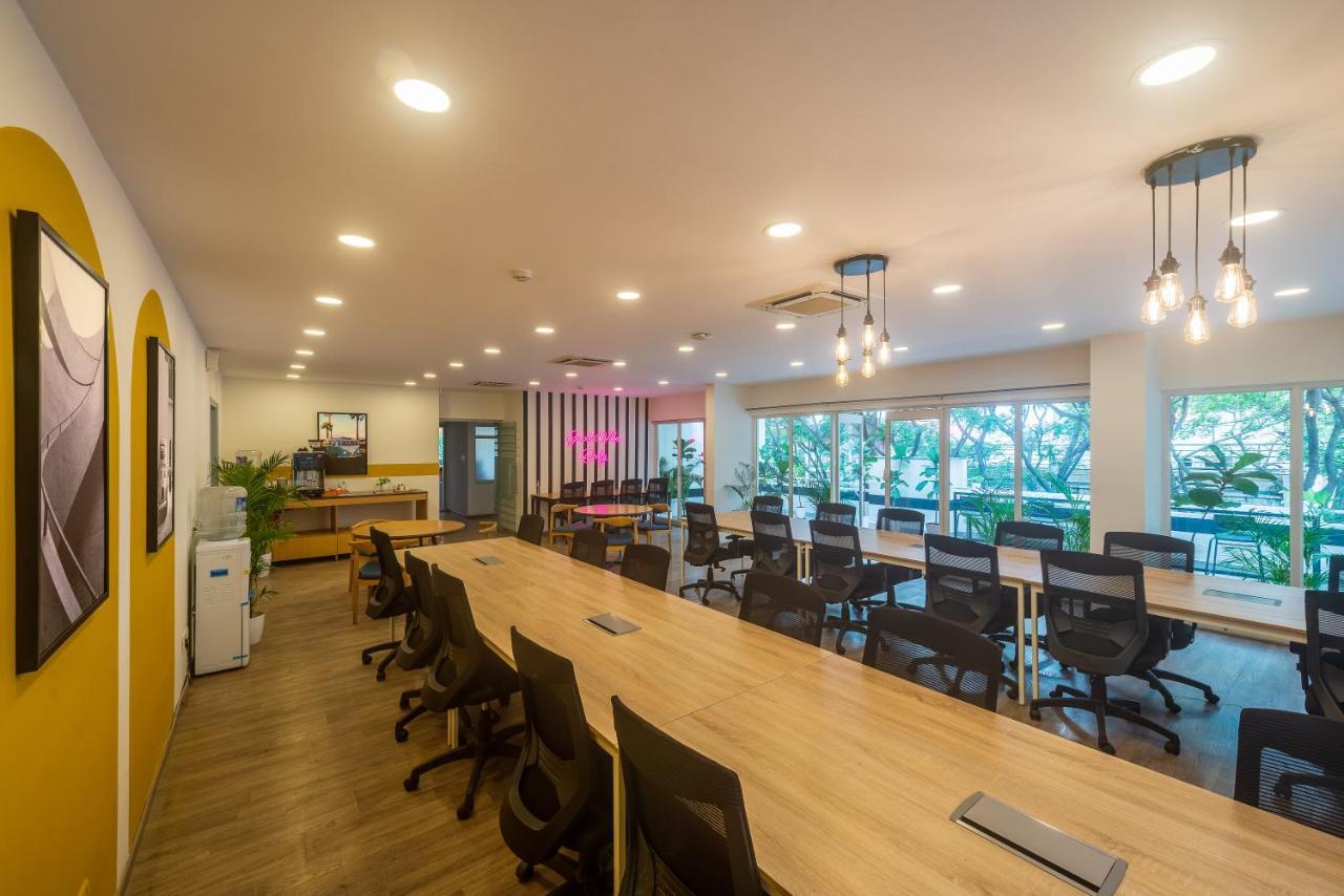 Olive Hotel Magrath By Embassy Group Bangalore Buitenkant foto