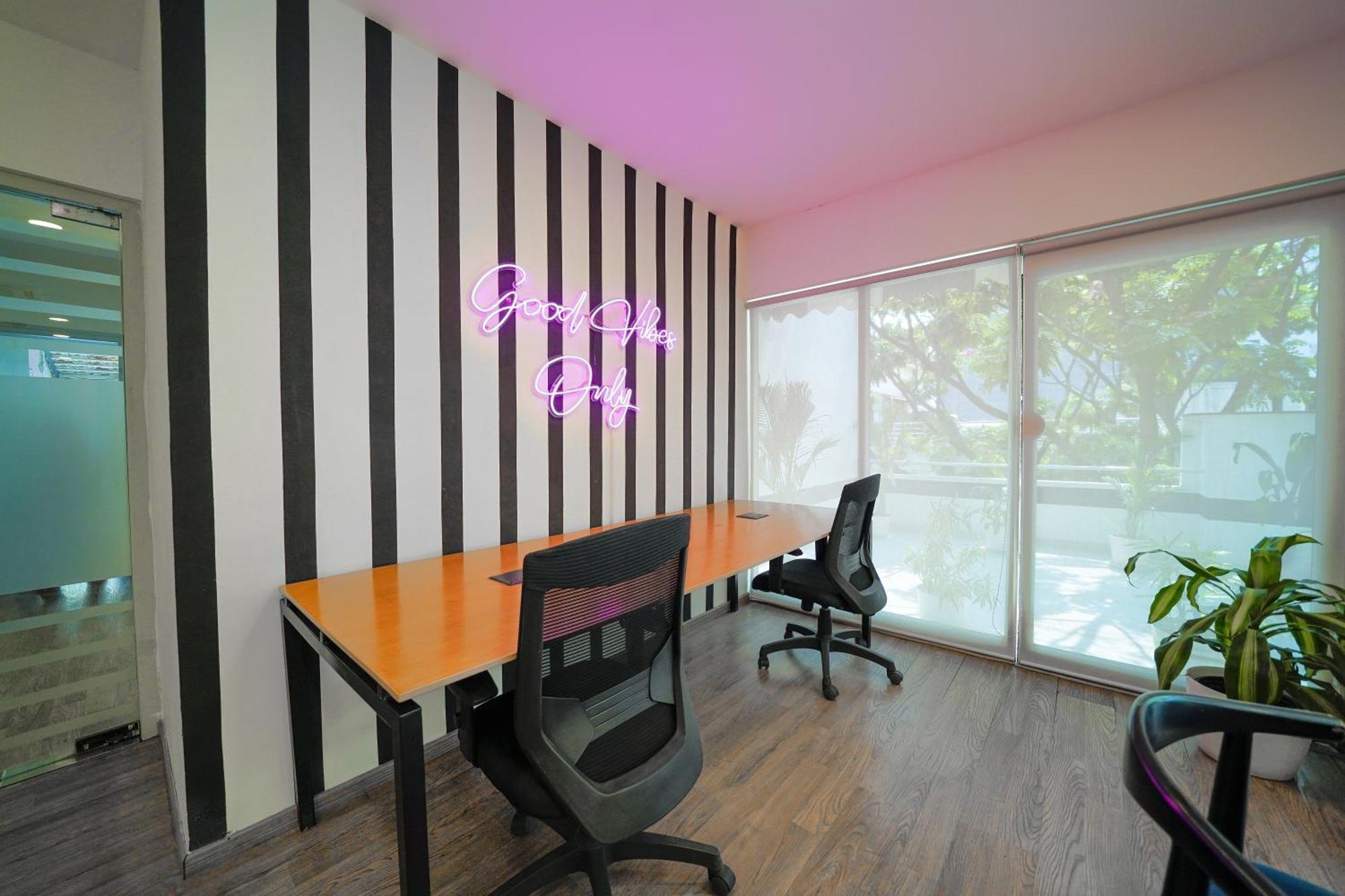 Olive Hotel Magrath By Embassy Group Bangalore Buitenkant foto