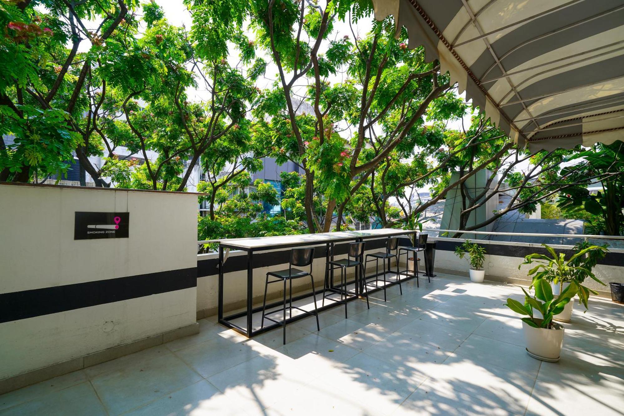 Olive Hotel Magrath By Embassy Group Bangalore Buitenkant foto