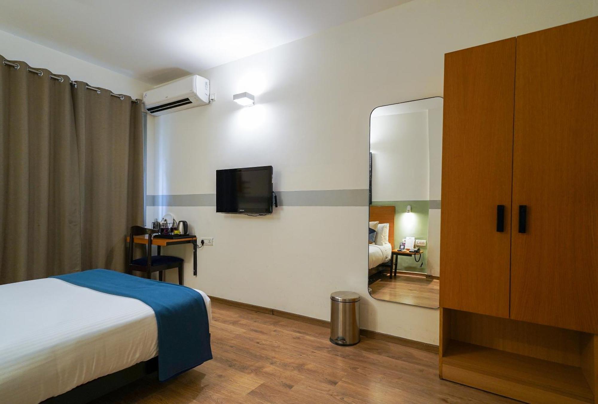 Olive Hotel Magrath By Embassy Group Bangalore Buitenkant foto