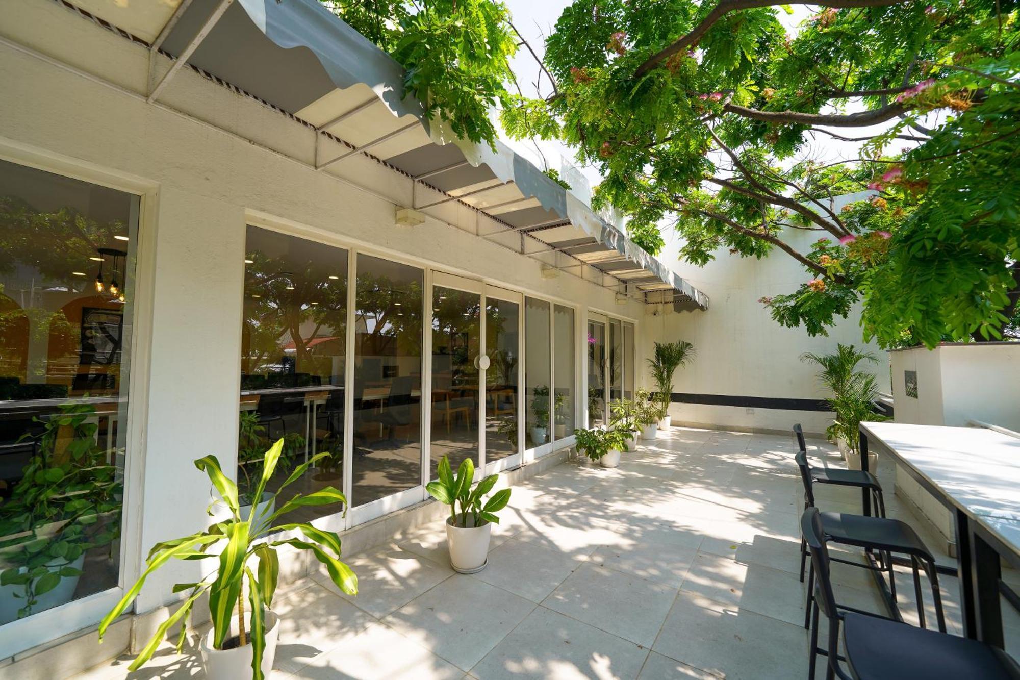 Olive Hotel Magrath By Embassy Group Bangalore Buitenkant foto