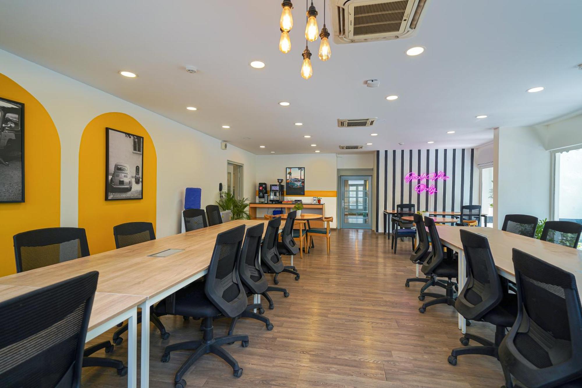 Olive Hotel Magrath By Embassy Group Bangalore Buitenkant foto
